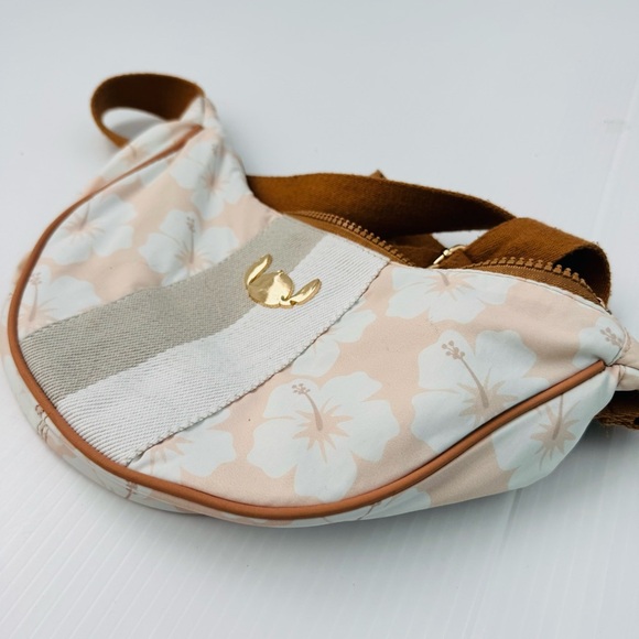Disney Stitch Bioworld Floral Beige Crossbody Bag - Picture 3 of 11